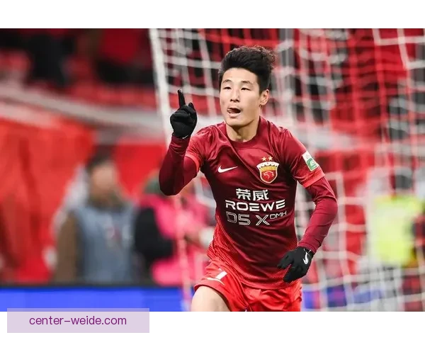 国足教练组重点评估武磊在世预赛中锋线支点牵制与进攻串联价值